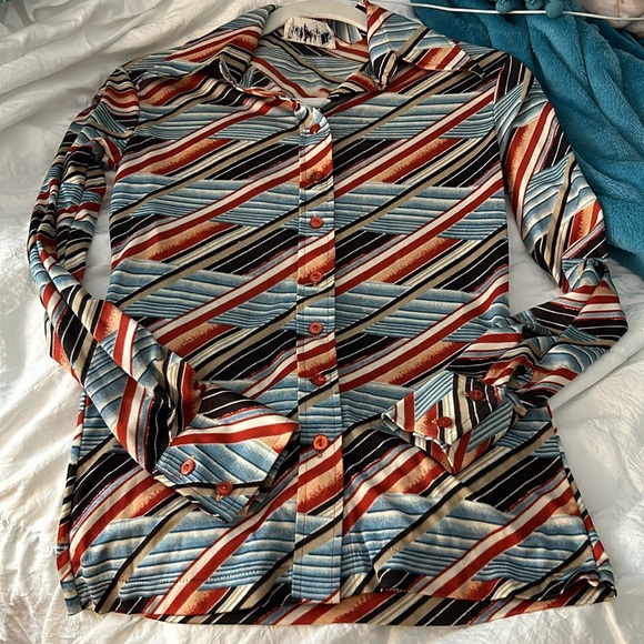 Vintage 1970’s Vicki Volts Button Down Cuffed Cuffed Sleeves Blouse - Picture 16 of 17